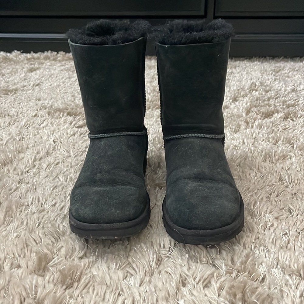 Barely Worn Bailey Bow Black Uggs - image 4